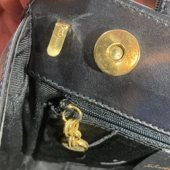 Vintage 1970s/80s Salvatore Ferragamo bow bag made of glove hand top leather - Picture 10 of 10